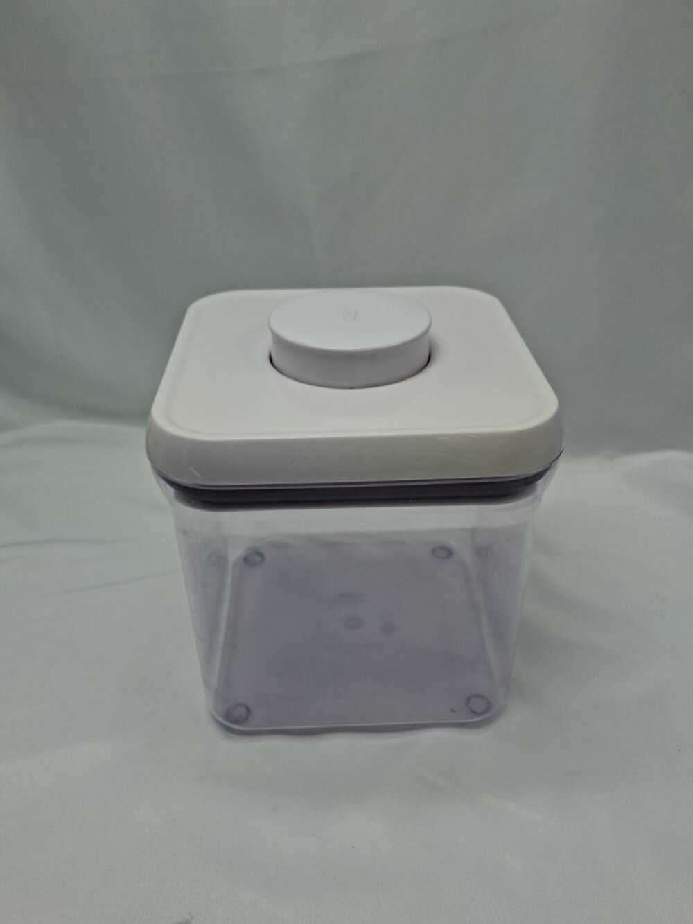 OXO Airtight Good Grips POP 2.4 Qt / 2.3 L Food Storage Container Square